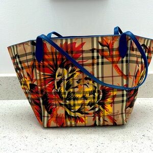 Burberry shopping bag